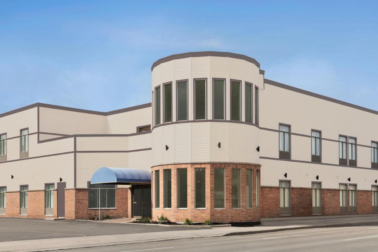 Premier Inn & Suites - Downtown Hamilton Exterior foto
